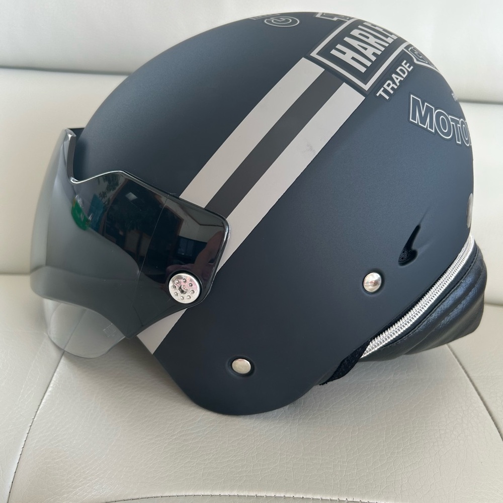 Harley-Davidson Women's Half Helmet w/ Retractable Sun Shield - Size M - Picture 3 of 9